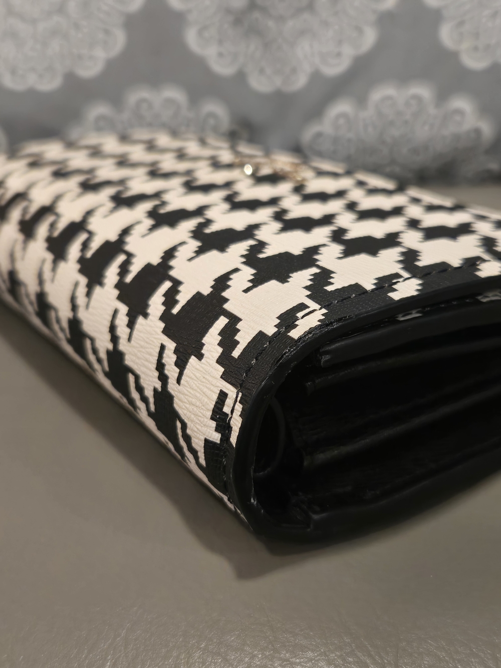 kate spade New York Black & White Houndstooth Convertible Wallet Crossbody Set - Picture 13 of 16